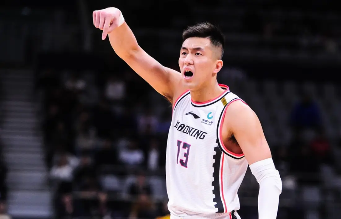 郭艾伦送上 郭艾伦送上