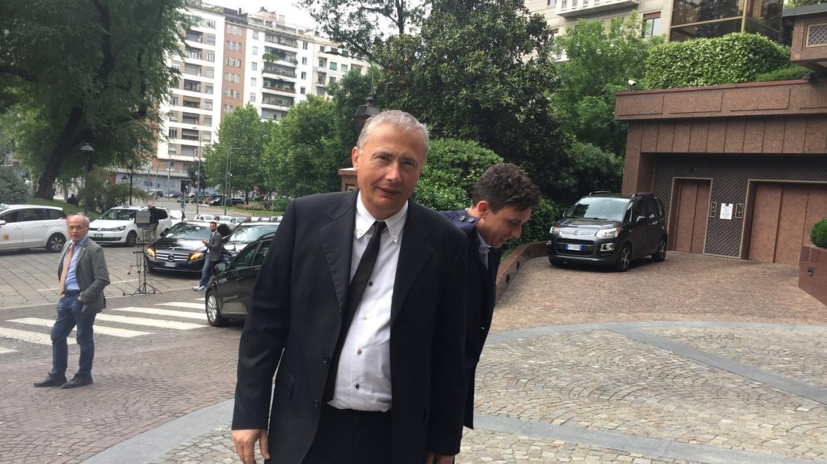 当球队成绩, 工作狂, 亚尼的慧眼 当球队成绩, 工作狂, 亚尼的慧眼